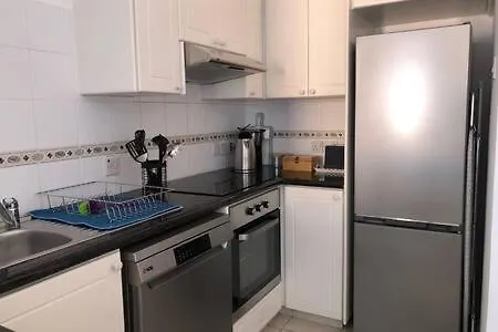 شقة Limnaria - Luxurious, Spacious 3 Bed With Pool Views بافوس